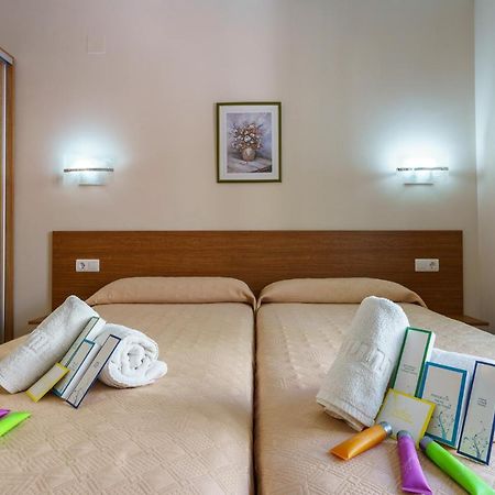 Hostal Costabella Powered By Faro Homes Fuengirola Eksteriør bilde
