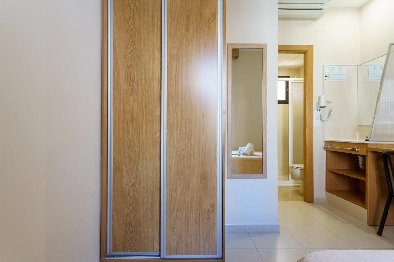 Hostal Costabella Powered By Faro Homes Fuengirola Eksteriør bilde