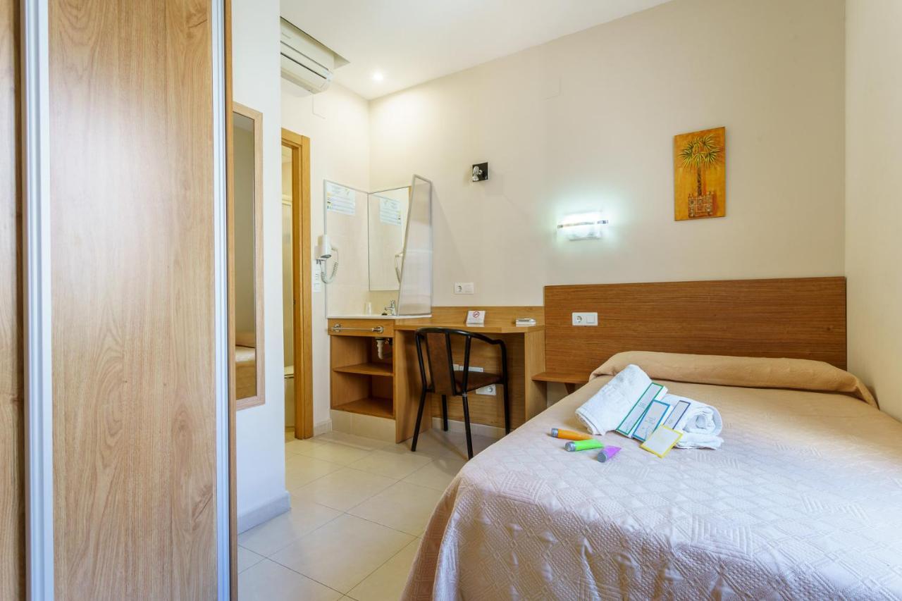 Hostal Costabella Powered By Faro Homes Fuengirola Eksteriør bilde