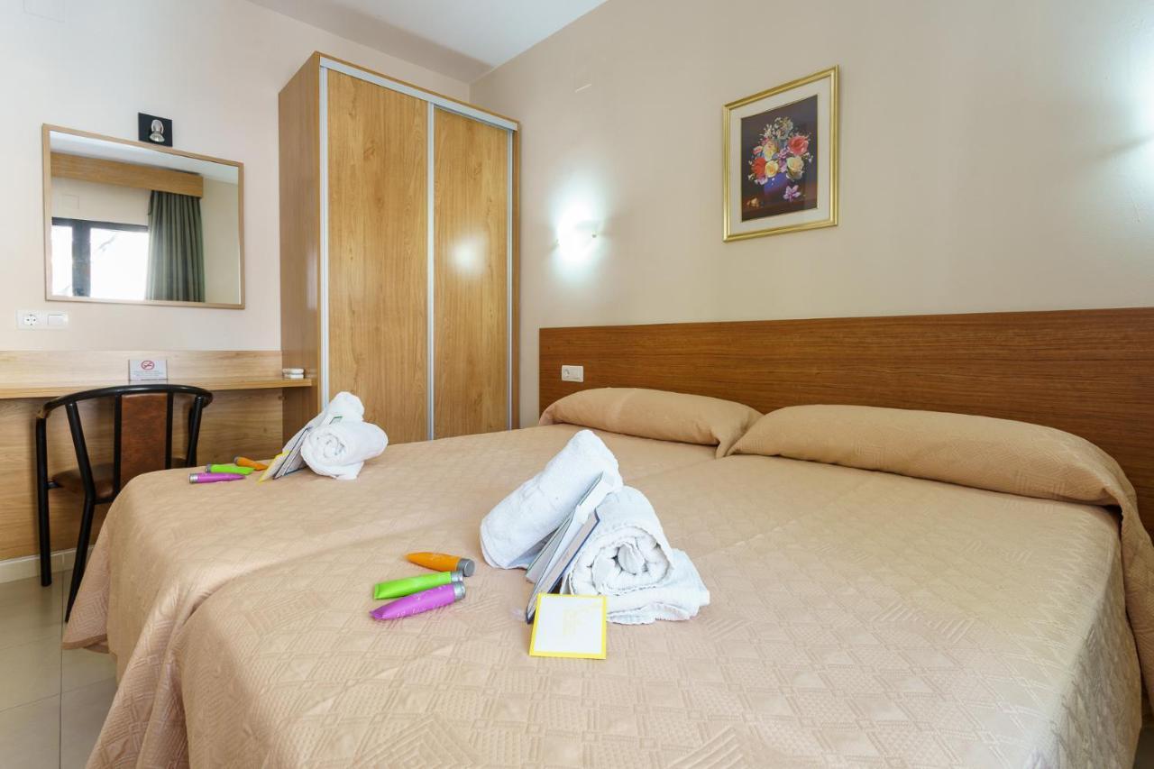 Hostal Costabella Powered By Faro Homes Fuengirola Eksteriør bilde