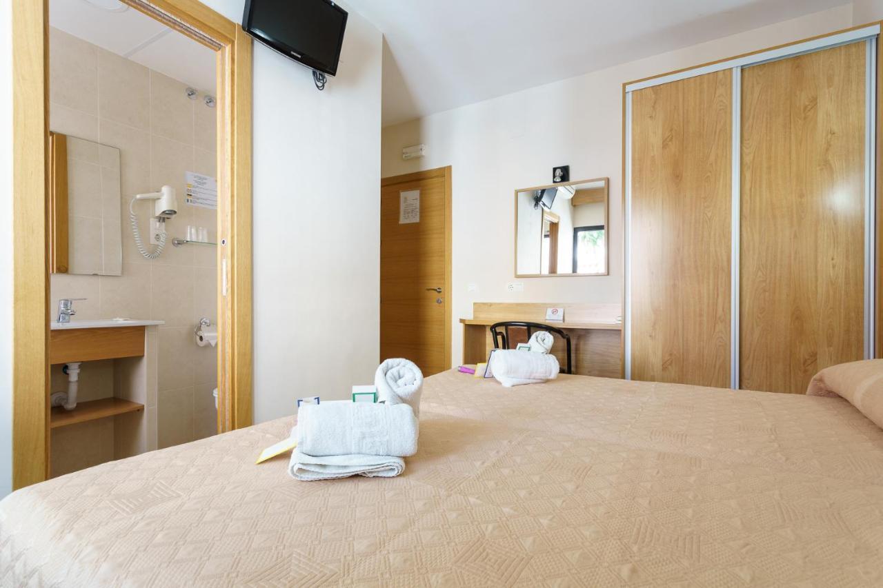 Hostal Costabella Powered By Faro Homes Fuengirola Eksteriør bilde